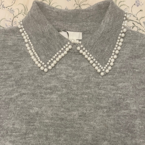 Beautiful condition, super soft grey sweater with pearl collar detailing. - Picture 4 of 5